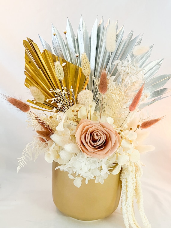Disposizione di fiori secchi centrotavola perfetto, vaso d'oro erba di  pampas essiccata, rose conservate, vaso per fioriera d'oro con display di fiori  secchi -  Italia