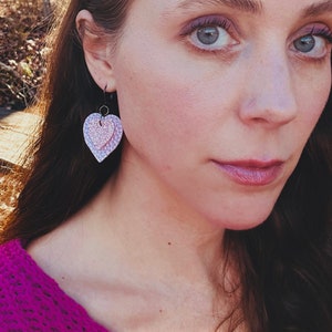Doubles boucles d&#39;oreilles scintillantes en forme de coeur pour la Saint-Valentin, boucles d&#39;oreilles coeur scintillantes faites main, boucles d&#39;oreilles coeur scintillantes pour la Saint-Valentin, coeurs mignons