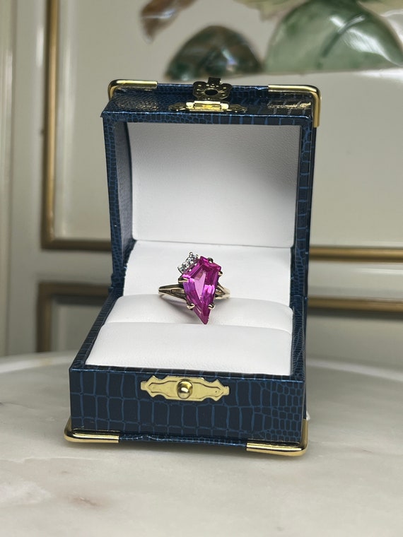 10k Yellow gold Pink sapphire and diamond geometri