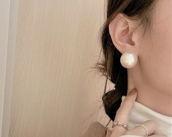 minimalist chuncky large cotton pearl stud earrings,Double beads,charm for her