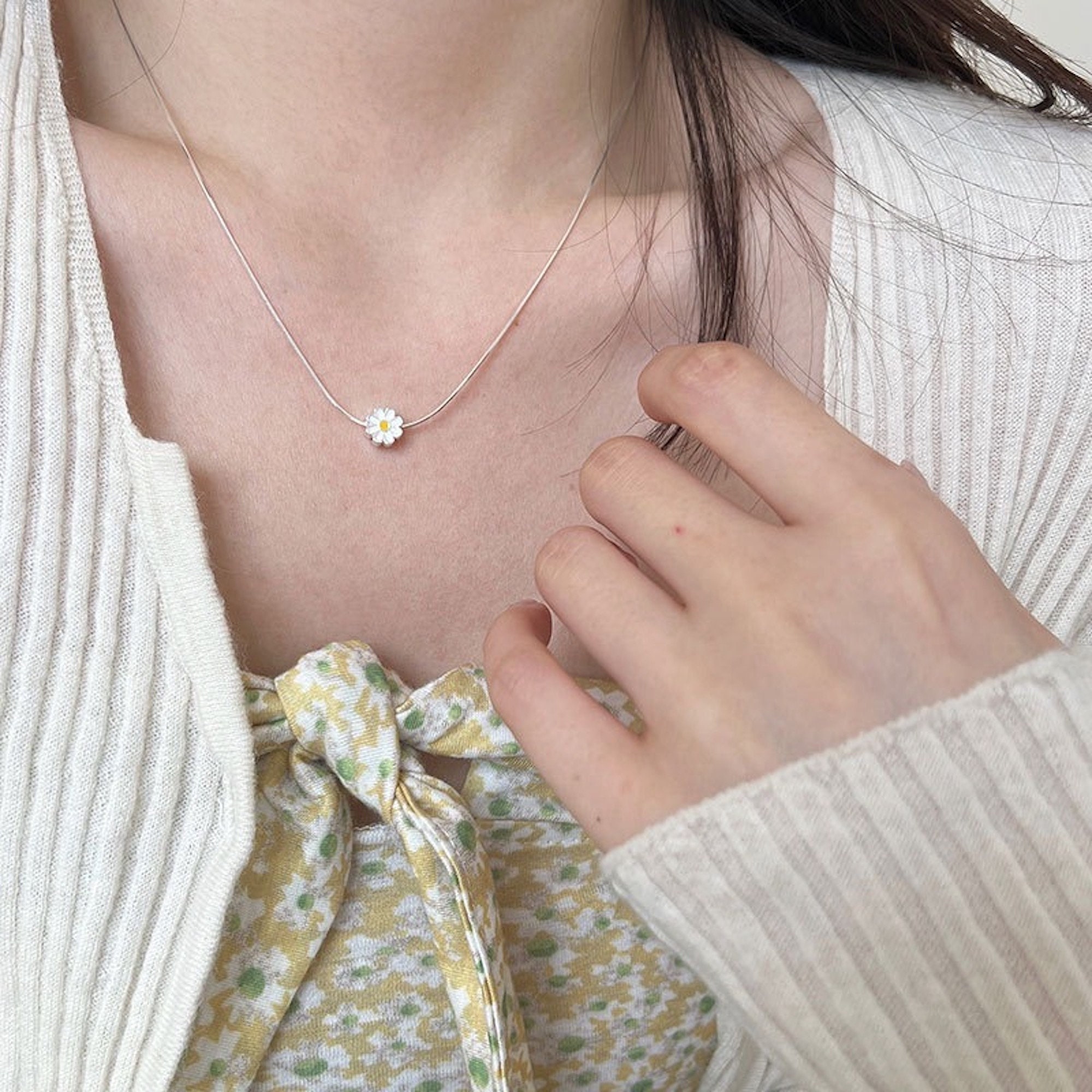 Dainty Daisy Necklace – Flora and Pearl Co.