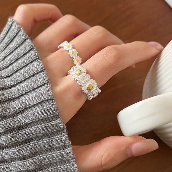 Adjustable daisy ring deals