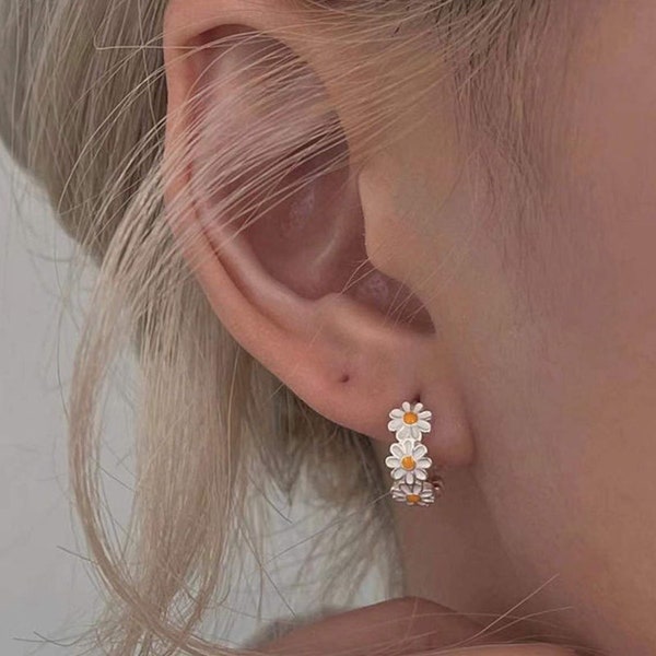 925 Sterling Silver Daisy Flower Huggie Hoop Earring, 13mm Diameter