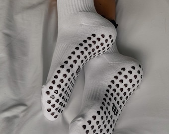 Chaussettes antidérapantes personnalisées avec nom ou initiales - Chaussettes personnalisées pour Pilates, barre, yoga et danse - Cadeau pour elle, chaussettes antidérapantes - Espresso