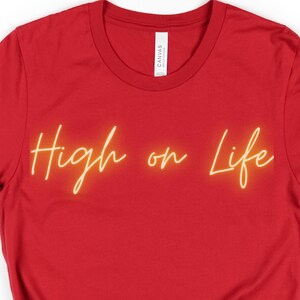 Koszulka z krótkim rękawem High on Life Jersey | Unisex | Koszulka z inspiracją | Prezent dla niej | Odzież damska i męska | Zabawna | Miękka i wygodna | Bella