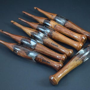Set di uncinetti in legno: design in resina, impugnatura ergonomica (4,5 mm-12 mm)