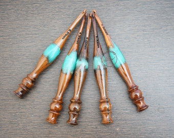 Wooden Crochet Hook with Amazing Resin Unique Pattern Set of 5. Size 4.5mm 5mm 5.5mm 6mm 6.5mm with Amazing Design