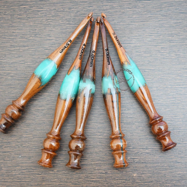 Wooden Crochet Hook with Amazing Resin Unique Pattern Set of 5. Size 4.5mm 5mm 5.5mm 6mm 6.5mm with Amazing Design