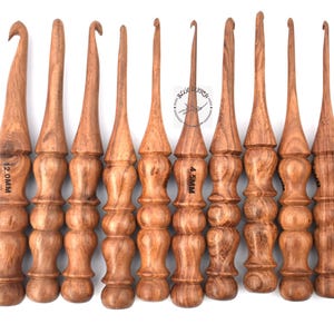 Ergonomic Wooden Crochet Hook Set: Soft Grip, Sizes 4mm-10mm