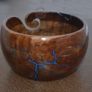 Resin with sheesham wood yarn bowl with crack design.  yarn bowl best for woolen roll holder. size L 7, W 7, H 4  inches.