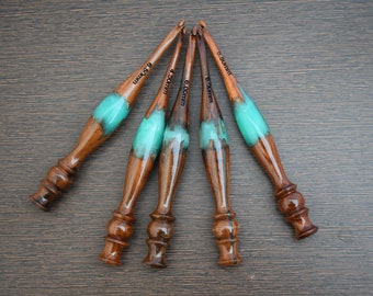 Wooden Crochet Hook with Amazing Resin Unique Pattern Set of 5. Size 4.5mm 5mm 5.5mm 6mm 6.5mm with Amazing Design