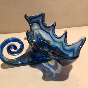 Royal Blue Swirl "Ocean Waves" Escultura de jarrón de Murano de vidrio estirado soplado a mano