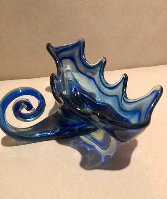 青色ガラス花瓶 彫刻模様付き 青色ガラス花瓶 彫刻模様付き