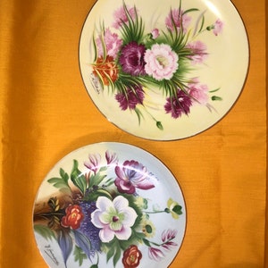Set of 4 Vintage Decorative Fruit Medley and Floral Plates