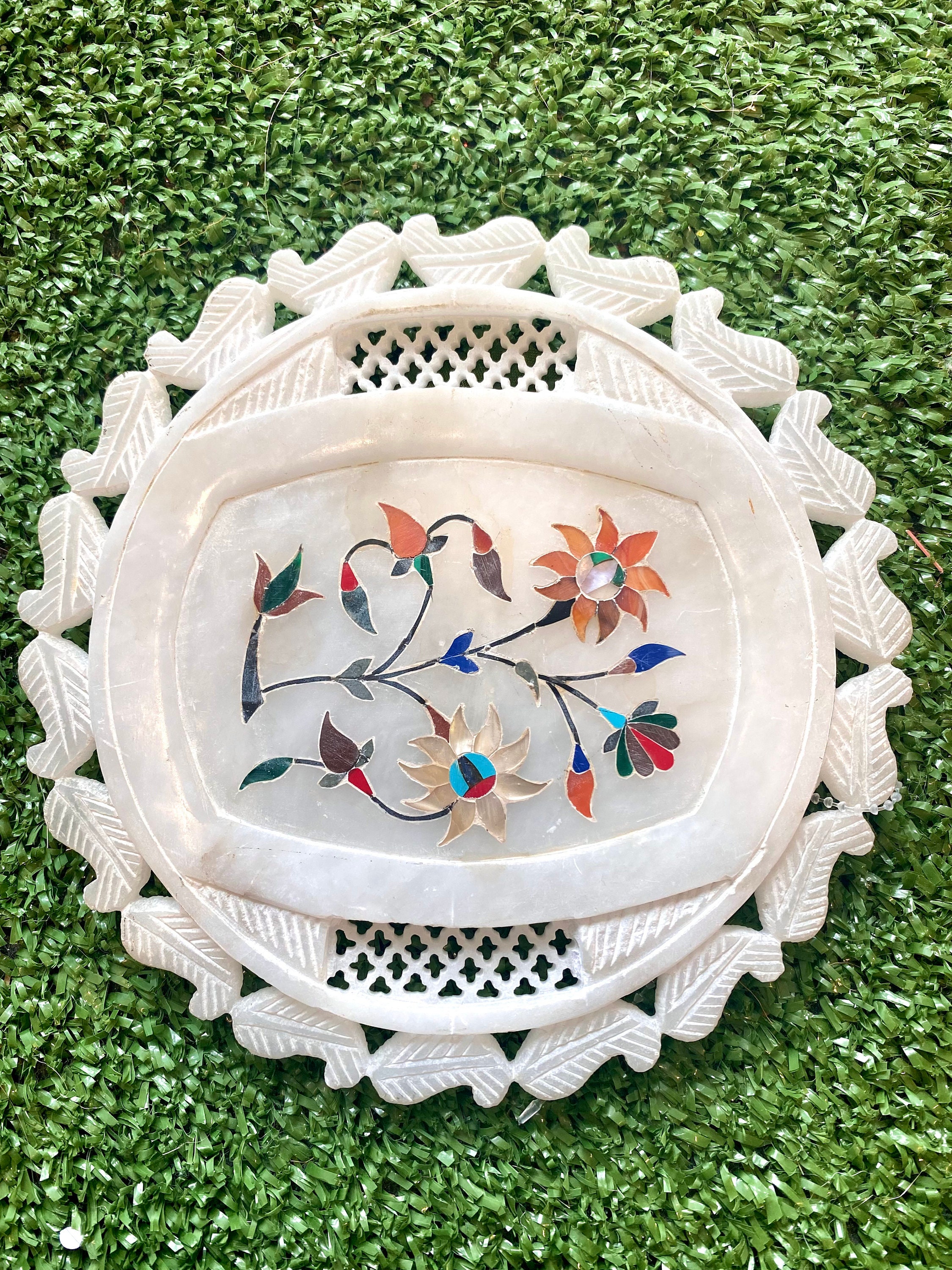 タージ・マハルの花の象嵌細工の貴石モザイク、手彫りの白いマクラナ