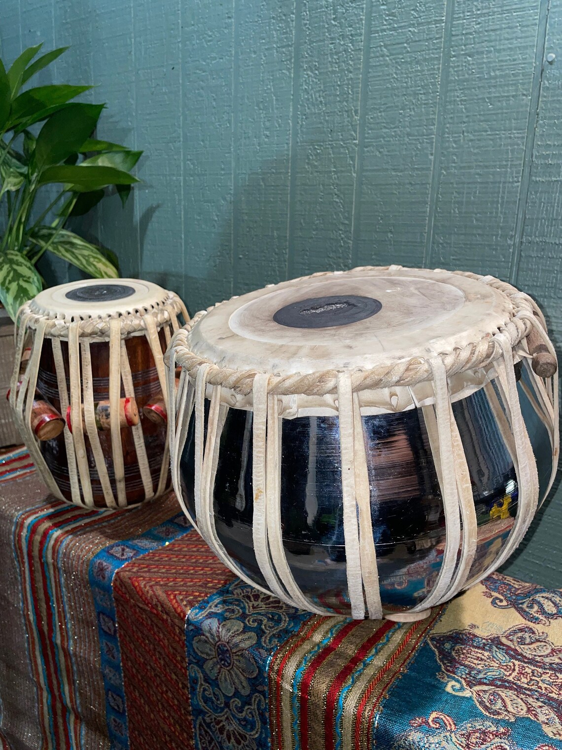 Tabla Drums Set Steel Nickel Plated Bayan Musical Instruments Set of Two, foto 1 di 5