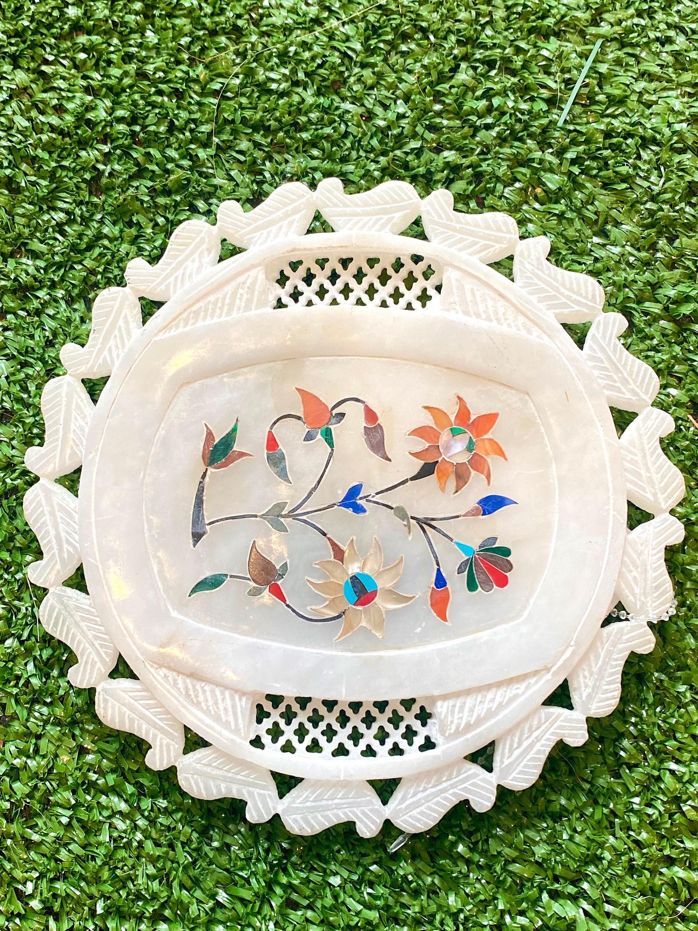 タージ・マハルの花の象嵌細工の貴石モザイク、手彫りの白いマクラナ