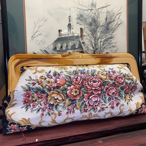 Vintage floral tapiz brocado embrague bolso / abuela chic embrague / bolso de mango de cierre de baquelita mármol / mediados de siglo / accesorio Cottagecore