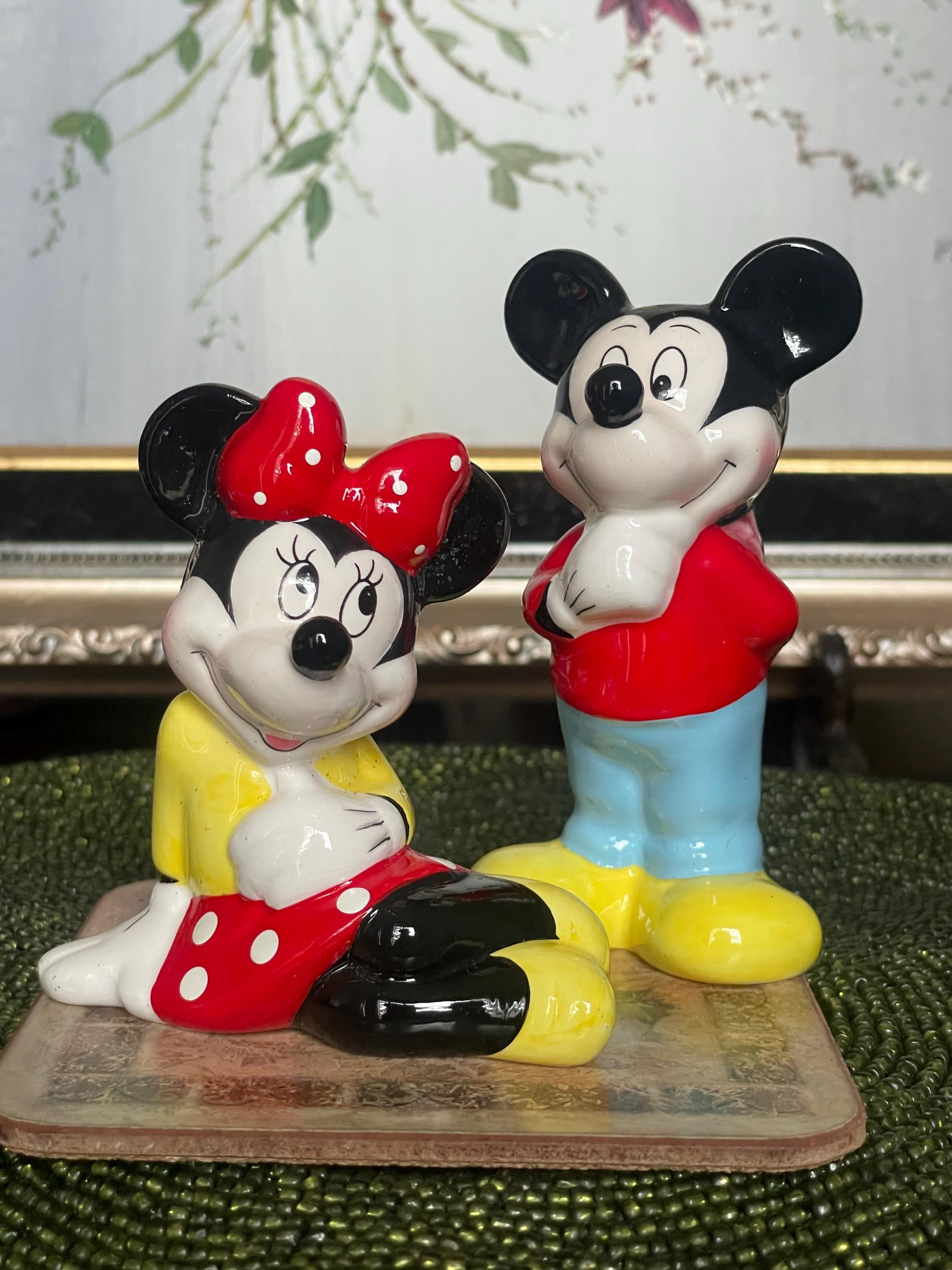 Disney Classics Collection Minnie 置物 Vintage Mickey and Minnie Mouse Disney NE Salt and Pepper Shakers