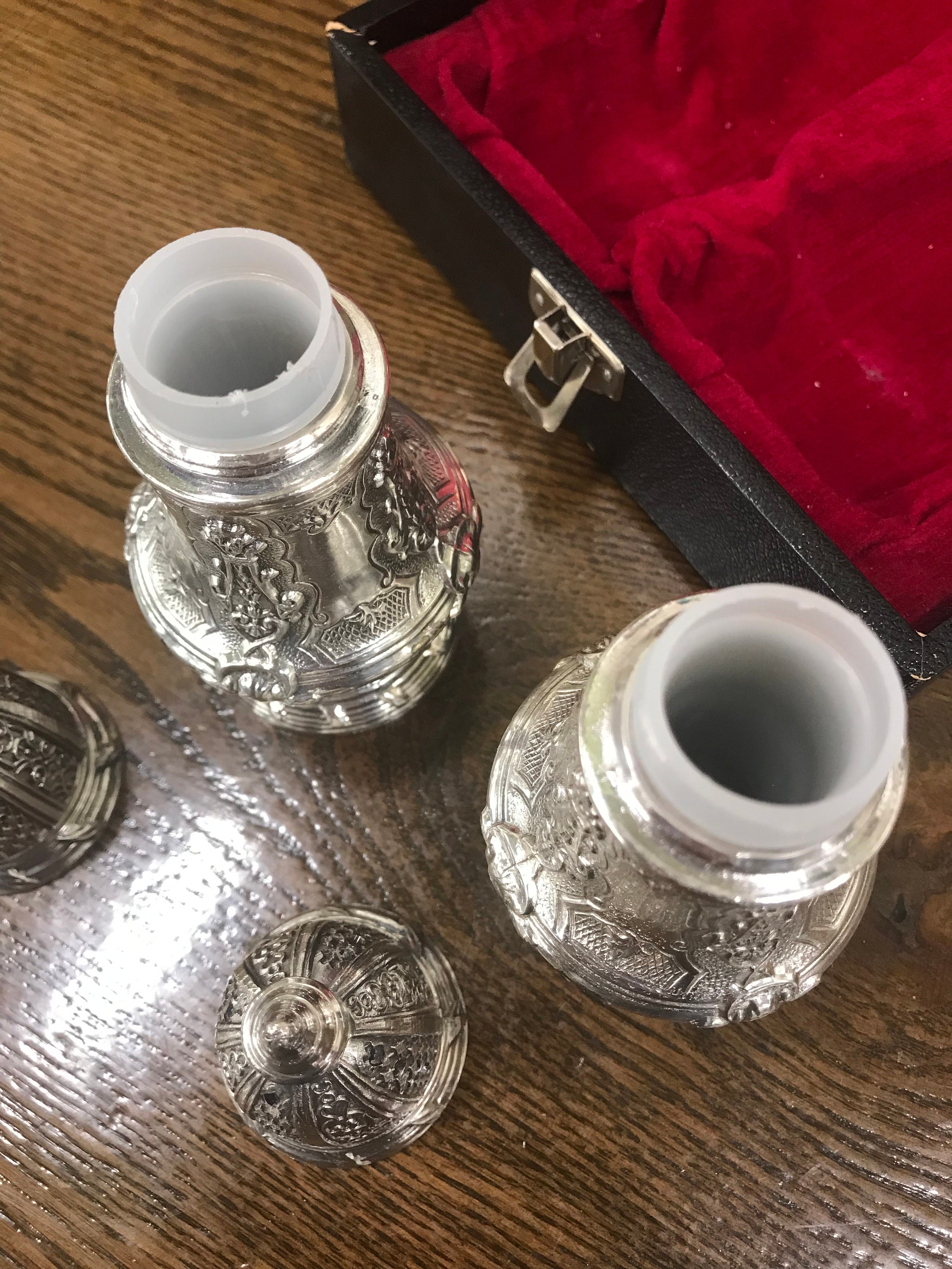 希少　ペア　ペッパー&ソルト　骨董　レア　銀　シルバー　アンティーク Vintage Silver Ornate Salt and Pepper Shakers • Made in