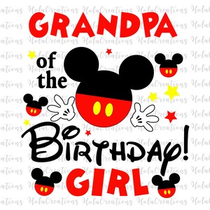 Puede incluir: Un dise&ntilde;o gr&aacute;fico rojo, negro y amarillo con orejas de Mickey Mouse y un guante blanco. El texto dice "Grandpa of the Birthday Girl".