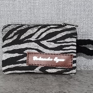 Monedero estampado cebra,Monedero,Monedero animal print,Monedero pequeño,Monedero con cremallera,Estampado de cebra,Monedero de tela,