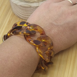Bracelet grosses mailles acryliques XXL couleur savane tendance et très joli à porter image 5