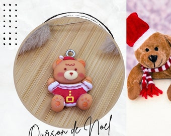 1 breloque petit nounours toute mignonne en résine, ourson de Noel