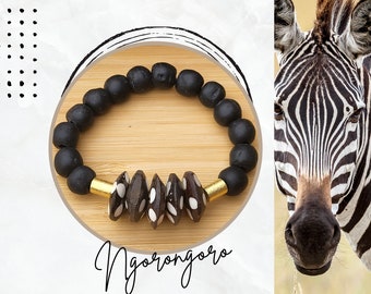 Bracelet noir et doré ethnique élastique en perles de verre et os, holistique, boho, équitable, idée cadeau bracelet nature