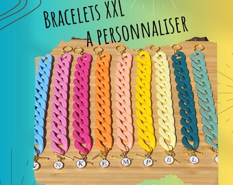 Bracelet grosses mailles acryliques XXL à personnaliser avec l'initiale du prénom