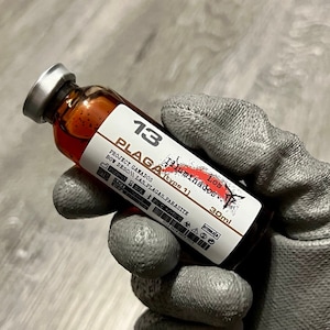 13 Plaga Type 1 (Los Illuminados Variant) - Virus en Pathogen Lab Sample Vial Prop - Resident Evil / Biohazard / Umbrella Corporation