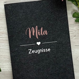 Personalisierte Filzmappe in Grau Geschenk Zeugnismappe Taufmappe Fotomappe Erinnerungsmappe Oma Mama Papa Familie Schulanfang Herz