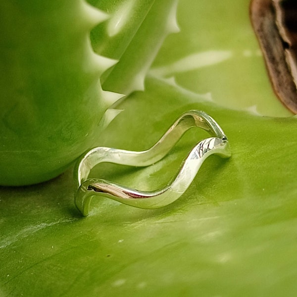 2mm Dainty Wave 925 Sterling Silber Ring, Handgemachte Ripple Ring, Midi gewellt Einfache Verlobungsring, Kringel Silber Ring
