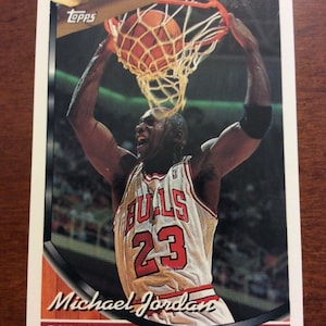 1993 Topps 23 マイケル・ジョーダン ミント シカゴ・ブルズ エラーカード 誕生日間違い 4-3-68 vs 2-17-63
