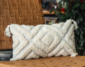 Handgemaakte geborduurde sierkussenhoes – boho punchnaaldkussen, decoratief kussen, modern interieurcadeau