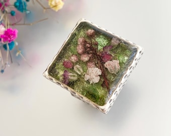 STATEMENT FLORAL RING - Antique silver plated resin statement square bezel ring with pressed flowers, pressed real flowers resin ring