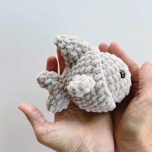 INGEN SYNING - Mini Stressboll Buddies Haj Virkmönster – Hav (PDF-mönster)