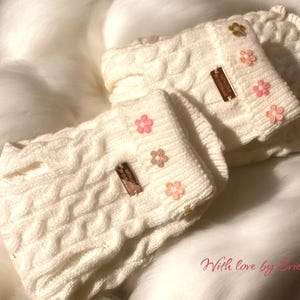 LIGHTWEIGHT DOG SWEATER soft jumper white cable knit with pretty Daisy’s Christmas   birthday unique gift for dogs cats puppy’s