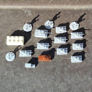 Mini tanques detallados de la Segunda Guerra Mundial a escala 1:250 - Pack Lone Sherman