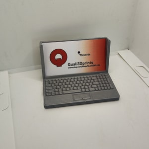Porta biglietti da visita a forma di computer portatile