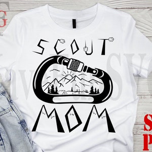 Mamá Scout SVG Mosquetón Mosquetón Svg Mamá Scout PNG Scout SVG Scout png Camisa de Mamá Scout svg Taza Senderismo vector Máquina de corte Cricut 006