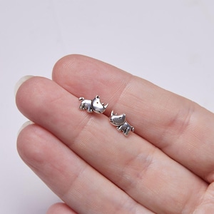 Noshörningsörhängen i sterlingsilver, noshörningsörhängen, safariörhängen, Afrika, naturinspirerade,