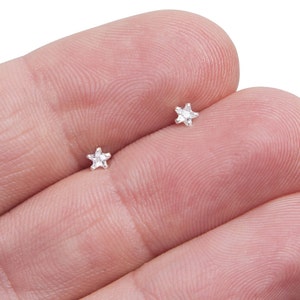 Orecchini a bottone a forma di stella con zirconi cubici per donna / Orecchini in argento sterling 925 / borchie da 3 mm / Orecchini a stella / borchie a pressione / Forma di stella / CZ