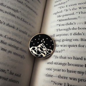 Velaris City of Starlight Bookish Pin - Sarah J Maas ACOTAR Pins and Gifts - Feysand Gifts for Book Lovers