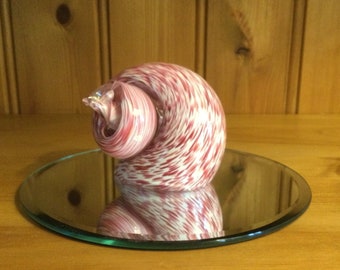 Vintage Wedgwood Art Glass Snail Shell in Dark Pink and White, Mottled Speckled Ornament Home Office Decorative Figurine