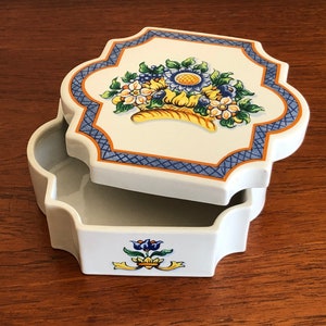Vintage Elizabeth Arden Powder Box in the &#39;Roma Al Fresco&#39; Pattern, Lidded Porcelain Dusting Powder Container, 1983