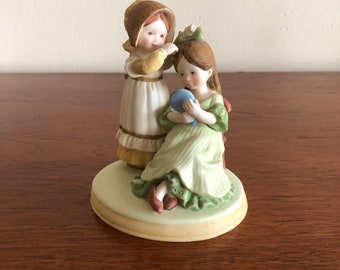 Vintage Holly Hobbie Ceramic Figurine: “Sweet Remembrance”, 1970s Nostalgic Collectible