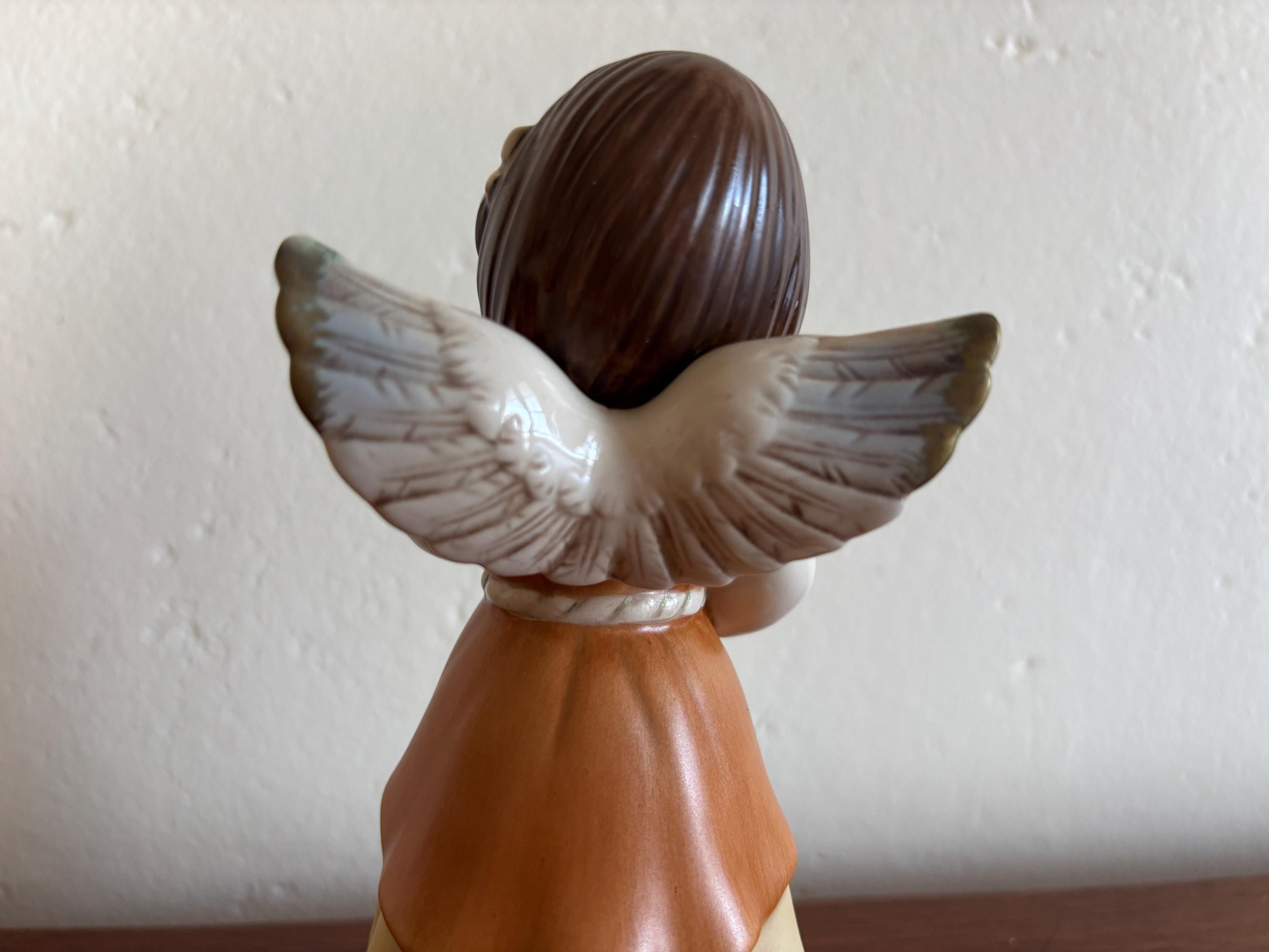 ヴィンテージのゲーベル磁器製天使の置物：ドイツのクリスマス