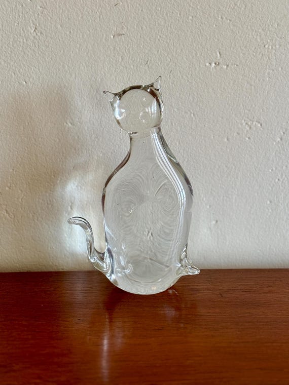 Vintage Clear Glass Cat Figurine: Minimalist Sculptural Decor, Mid-Century Style