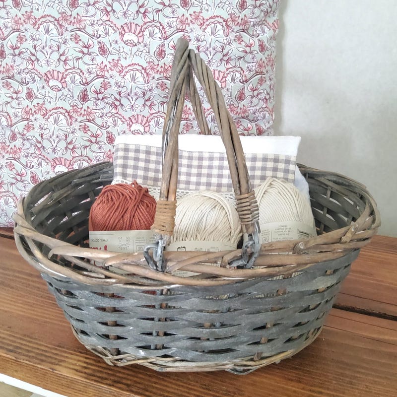 Grand coussin en tissus anciens et broderies